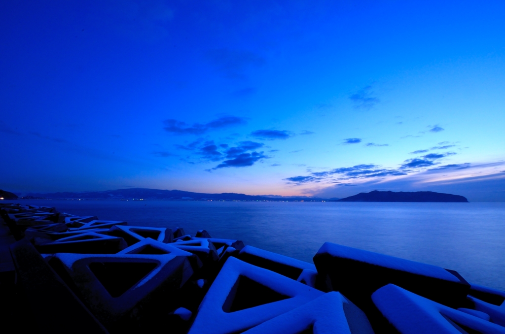 静かな早朝の海