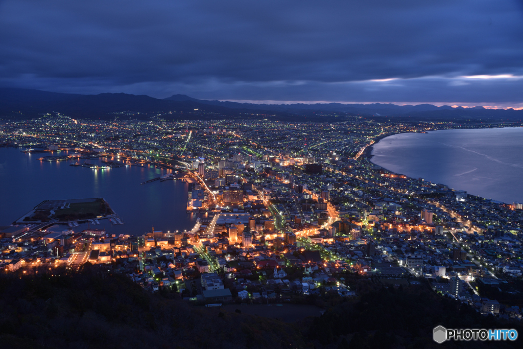 夜明け前の函館夜景