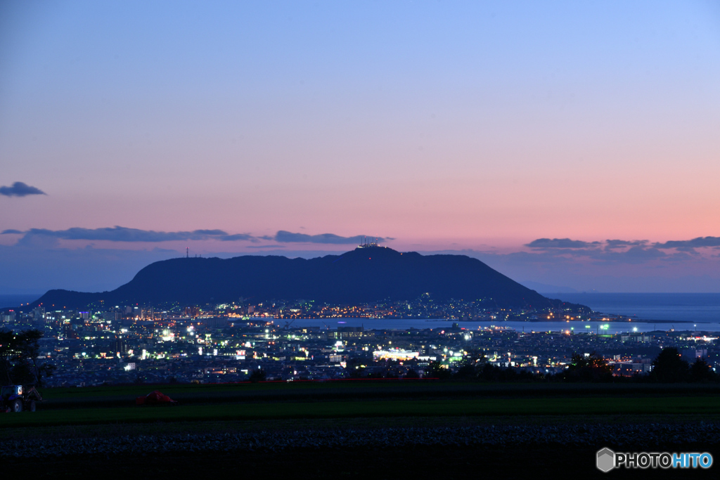 夕暮れの函館山