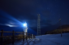 夜明け前の恵山岬灯台