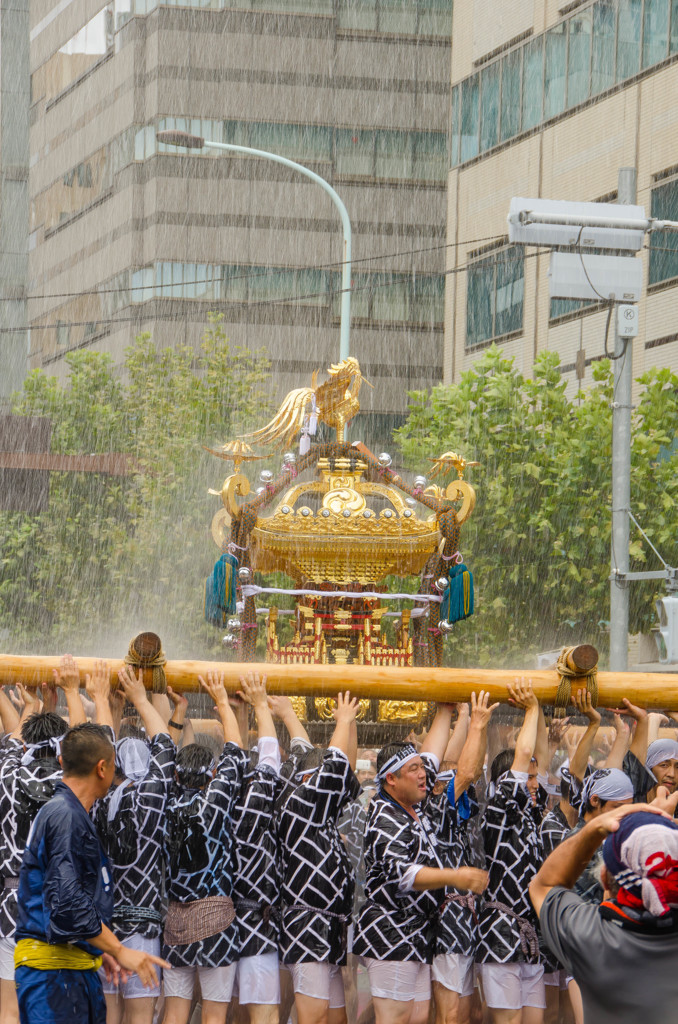 神輿ーずぶ濡れワッショイ