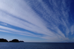 白雲が走って