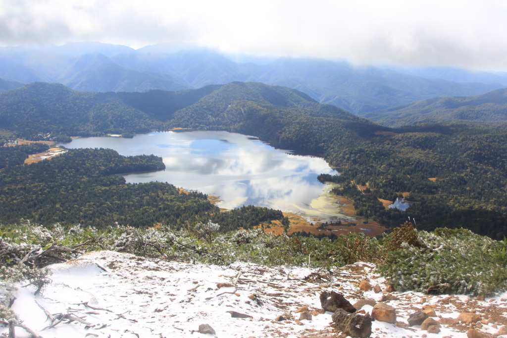 ミノブチ岳から尾瀬沼を望む