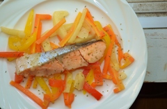 鮭と色野菜のオイル蒸し