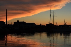 函館丸と夕焼け