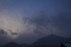 黒い雪？