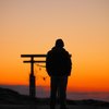 朝日を待つ男