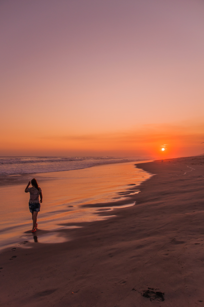 夏の夕浜