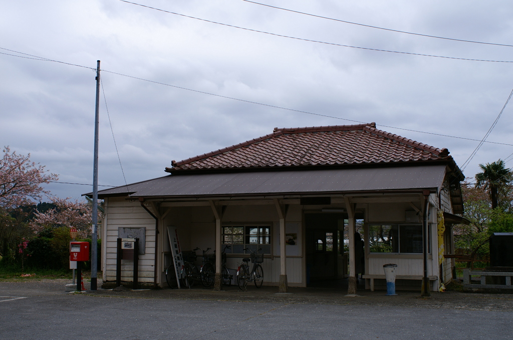 上総鶴舞駅舎