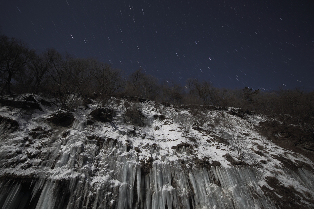 星降る白川氷柱群