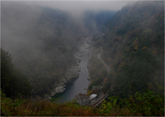 霧の小歩危峡