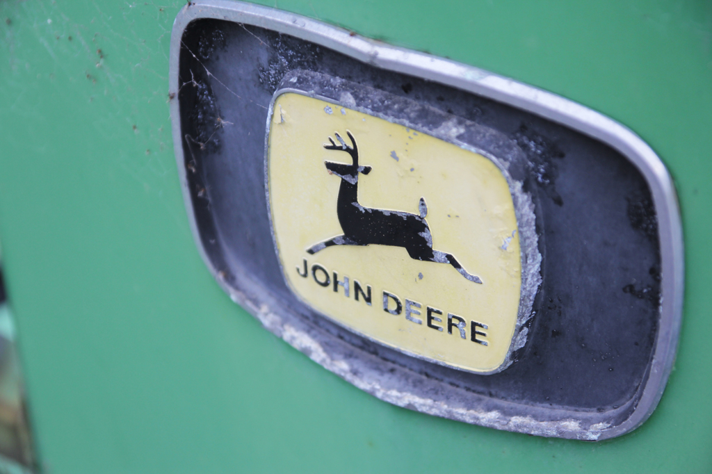 JOHN DEERE