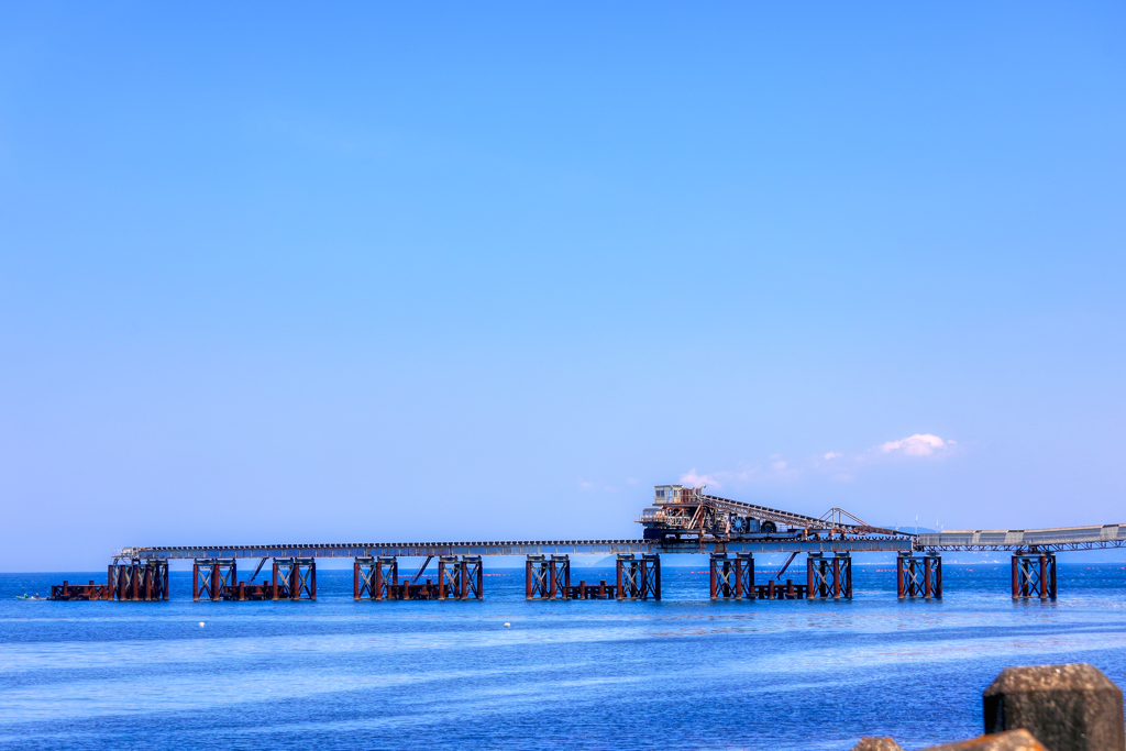 海に突き出た奴