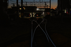 夜明け前の橋上駅