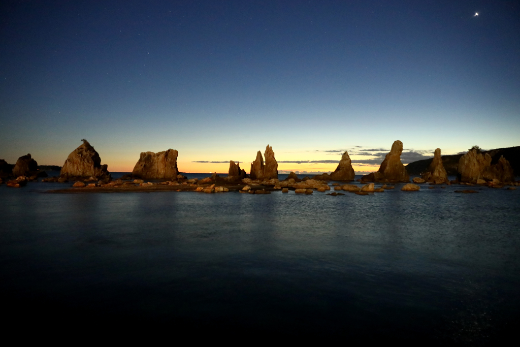 夜明け前の橋杭岩
