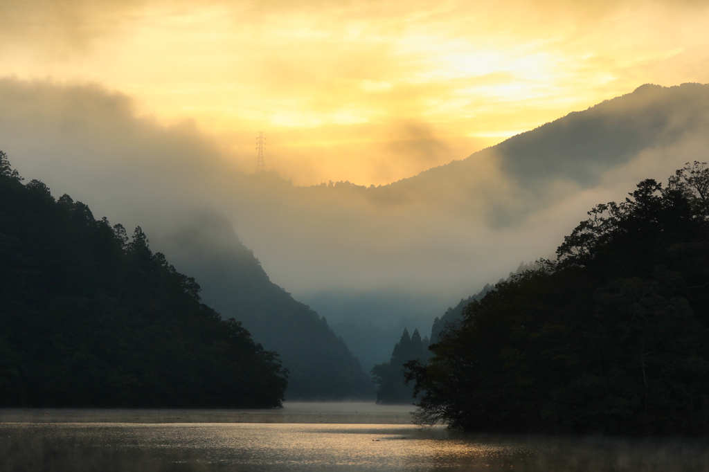 朝霧の金砂湖
