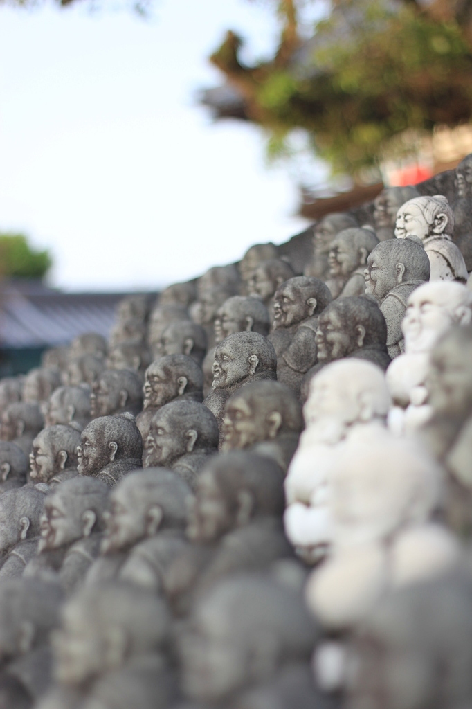 不気味 or 滑稽