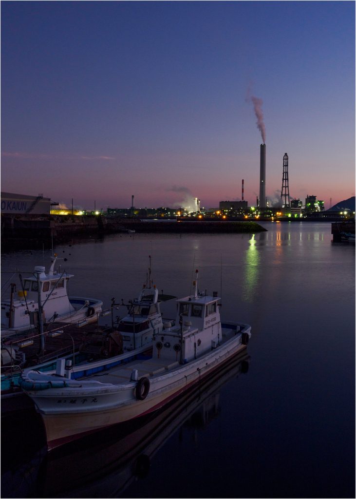 夜明け前の船着き場にて
