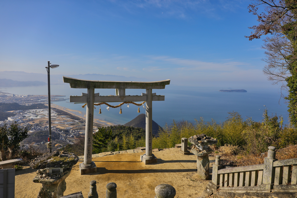 見えるは伊吹島