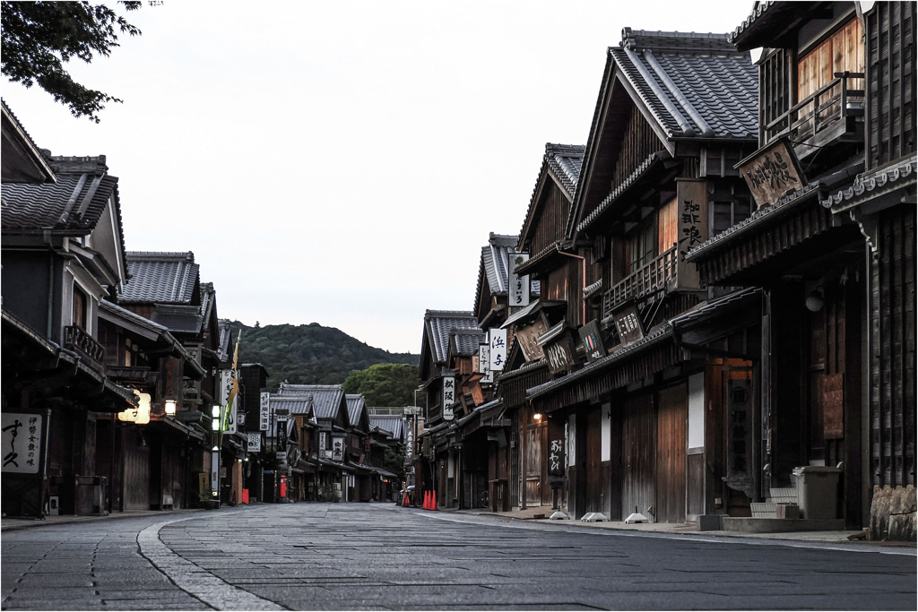 静寂の中の観光地
