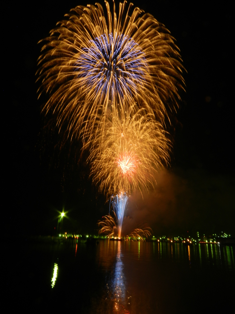 夜空に輝く