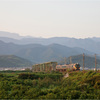 石鎚山と特急列車