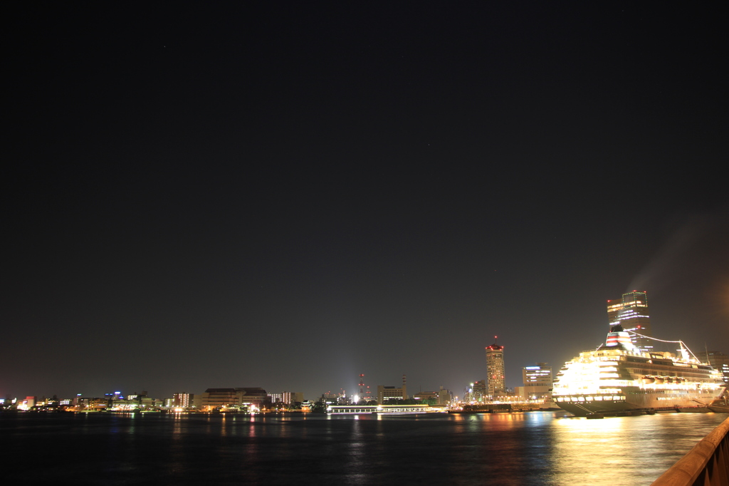 高松の夜景と飛鳥II