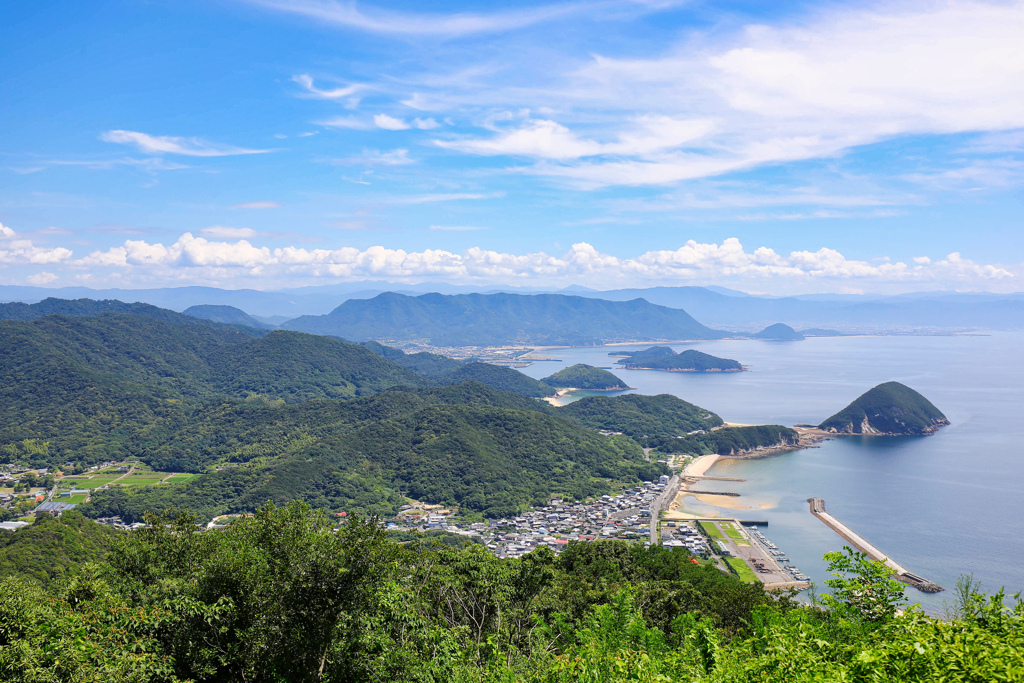 七宝山を望む