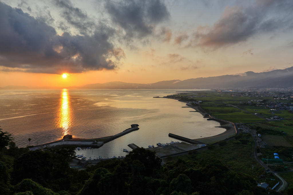 峠から見下ろす朝景