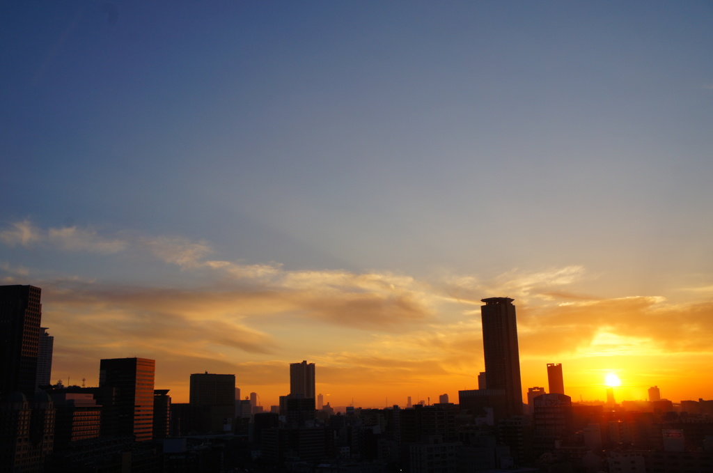 うめきたの夕暮れ