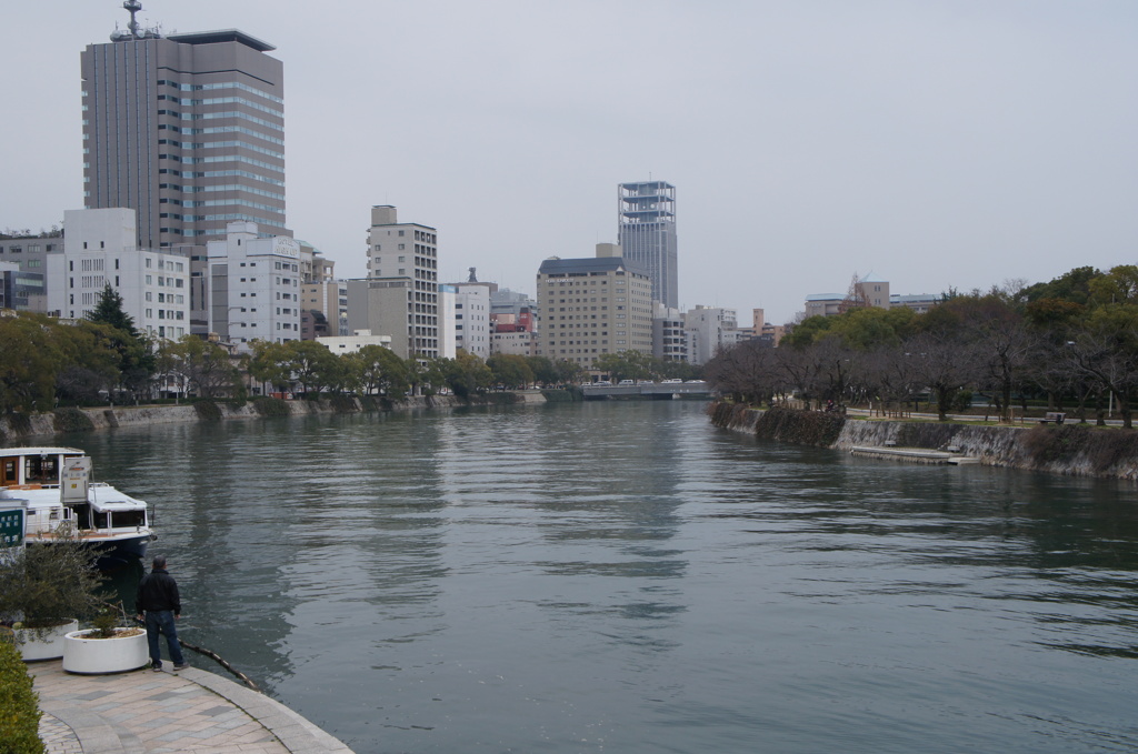 朝の元安川