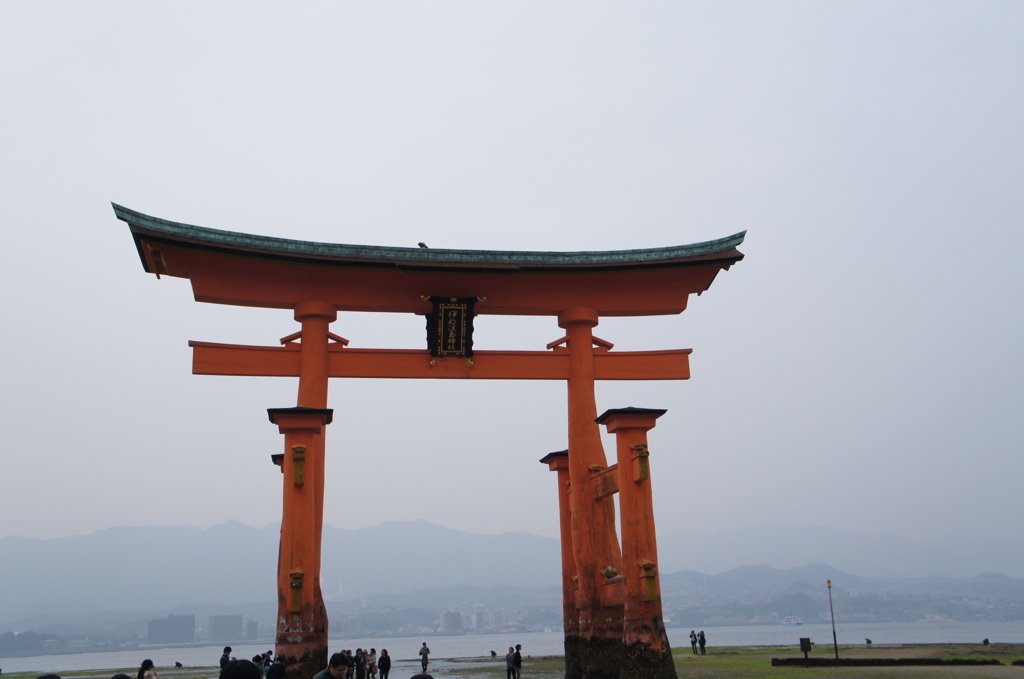 大 鳥 居