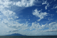 風の強い日、利尻の空。