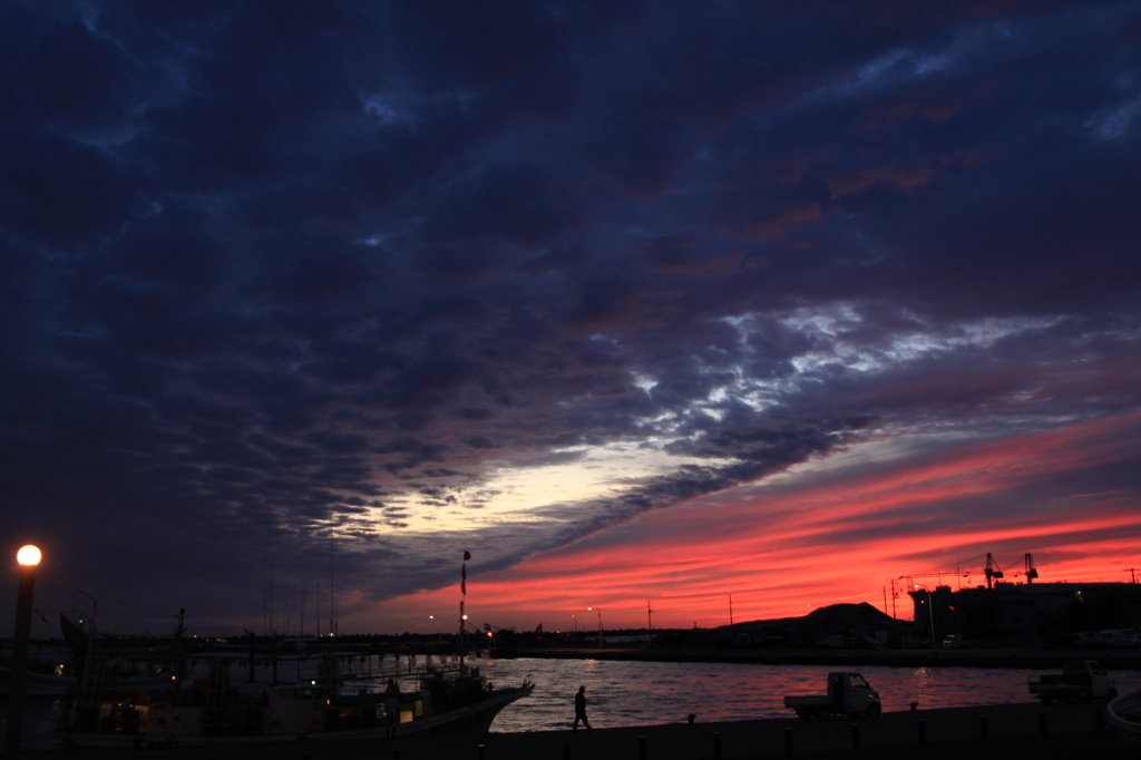 漁港の夕方