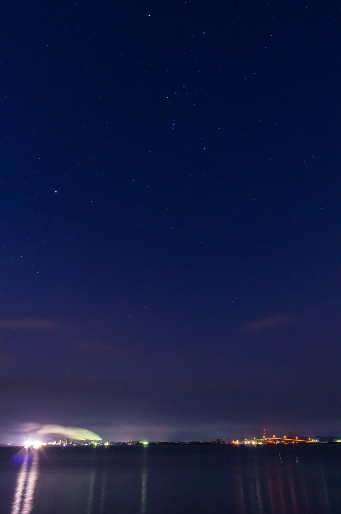 工場夜景と星空と