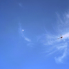 月とヘリと雲