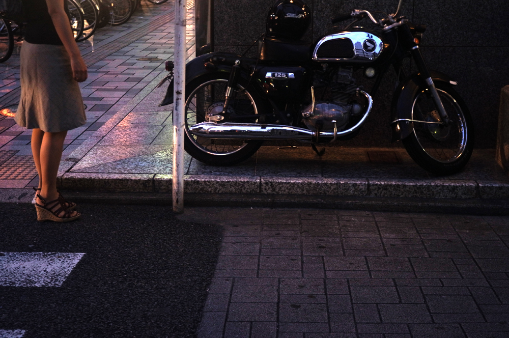バイクと女性