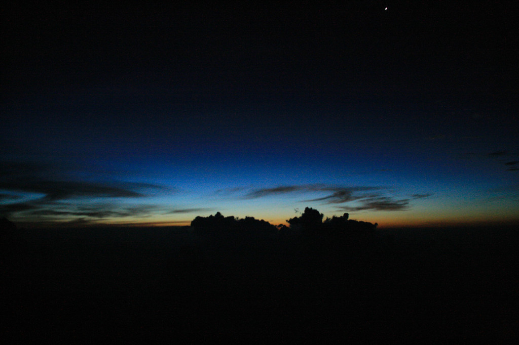 富士登山の夜明け前　午前4時