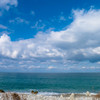 白い雲、青い空、そして海
