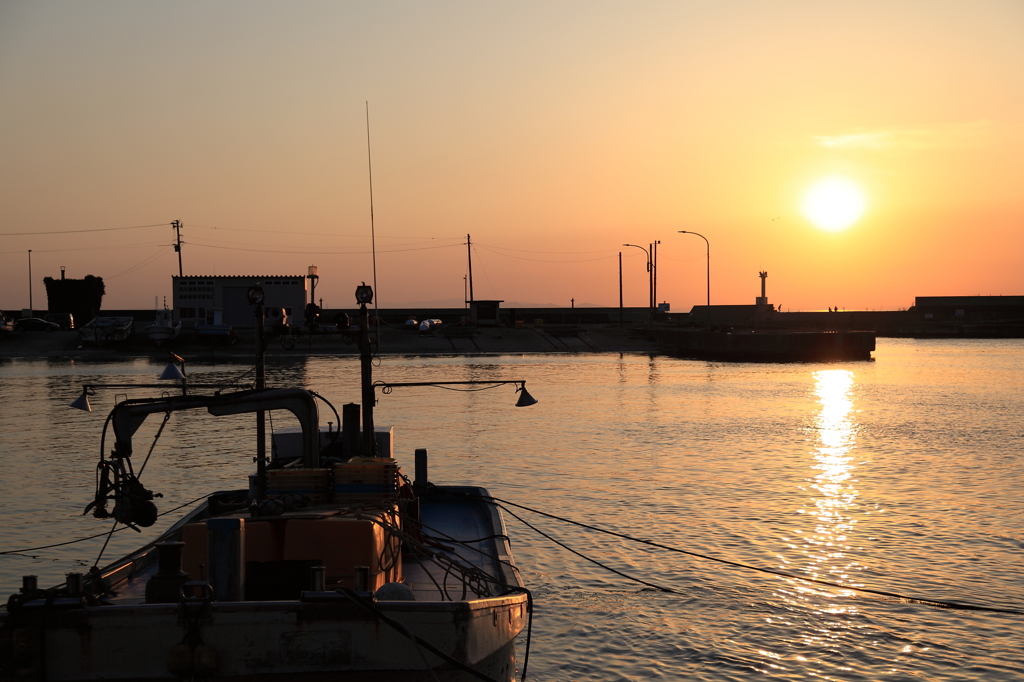 ホタルイカ漁港の夕日