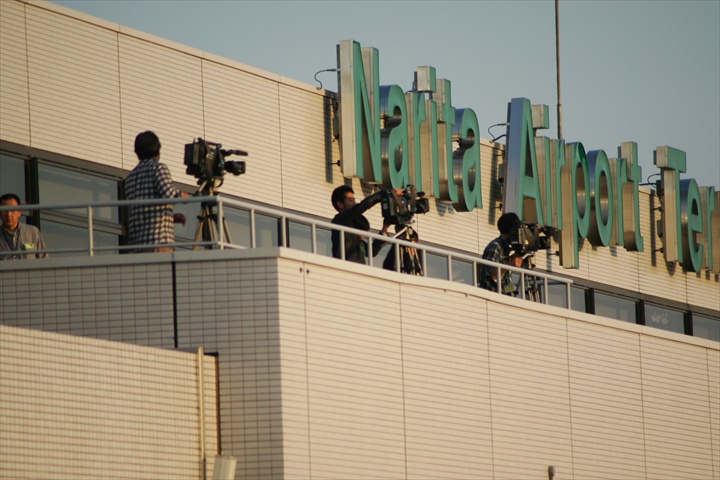 緊急着陸131028-161210-成田空港LB1E4121_R