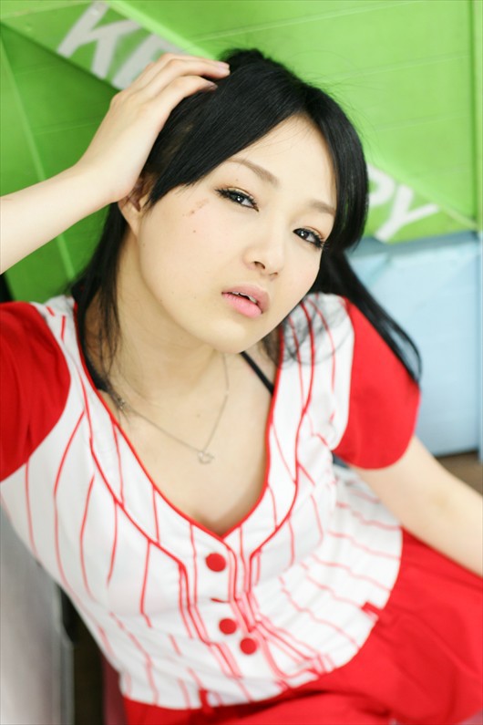 村山久美130429-200134-秋葉原LB1E1214_R