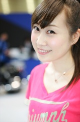 小山郁美130323-175721-モーターサイクルショーLB1E6218_R