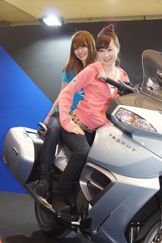 Reinaちゃんと小山郁美130324-144650-トライアンフDSC0440