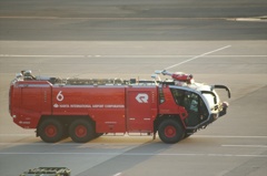 緊急着陸131028-161159-成田空港LB1E4114_R