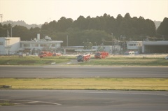 緊急着陸131028-160325-成田空港LB1E4036_R
