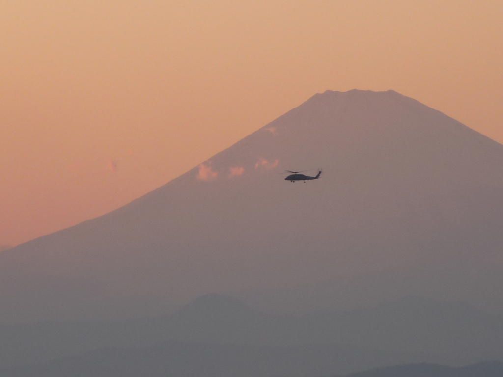 富士山とヘリ
