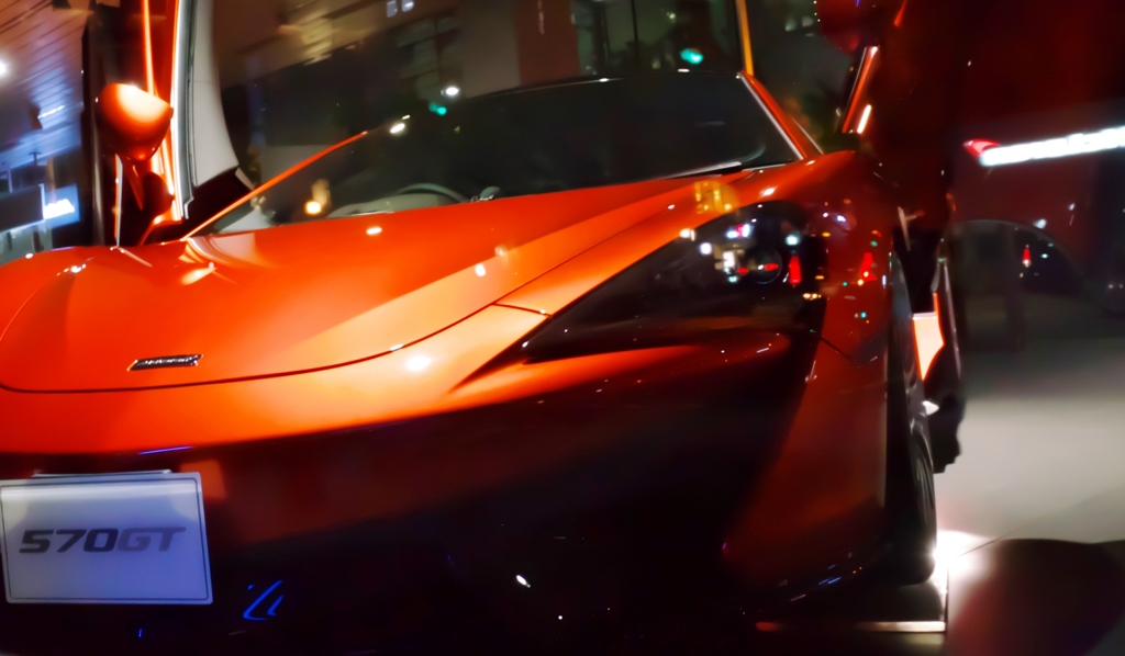 御堂筋散歩(マクラーレン)