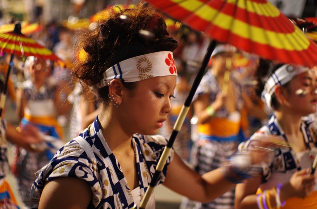 花傘踊りの少女