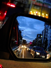 ”バックミラー渋滞っ！”